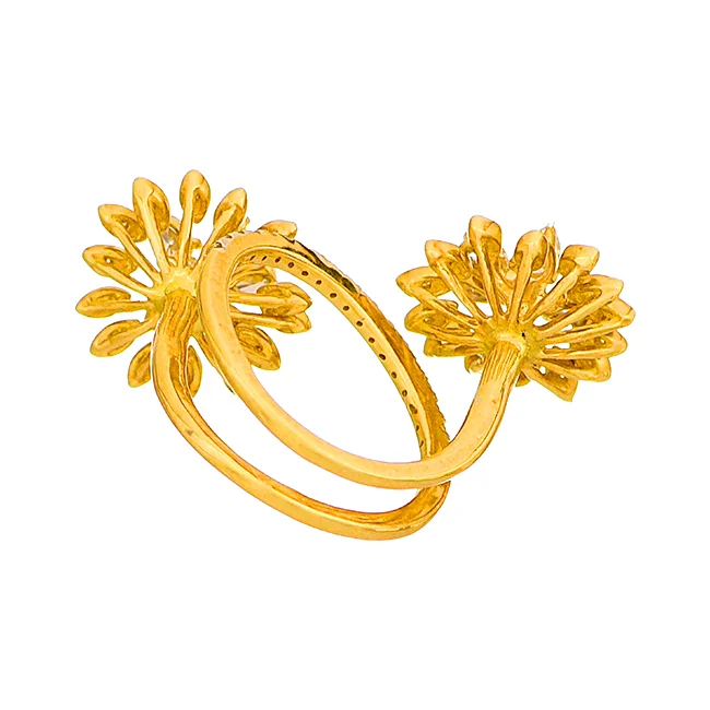 18 KT LADIES DIAMOND FINGER RING